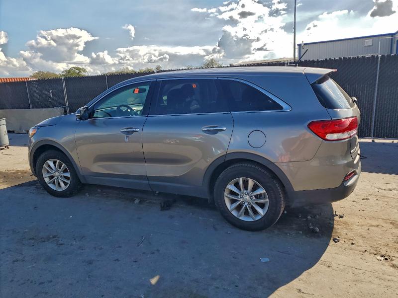 Фото 2 - KIA SORENTO