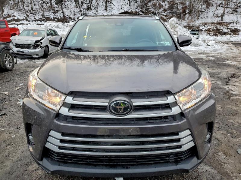 Фото 5 - TOYOTA HIGHLANDER