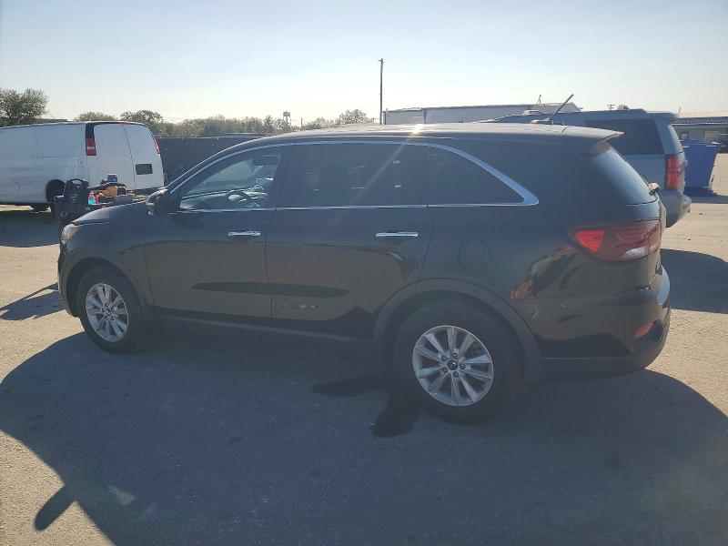 Фото 2 - KIA SORENTO