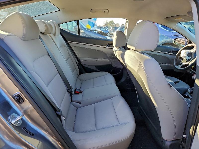 Фото 10 - HYUNDAI ELANTRA