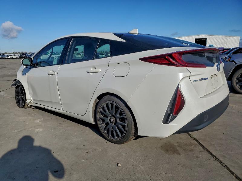 Фото 2 - TOYOTA PRIUS
