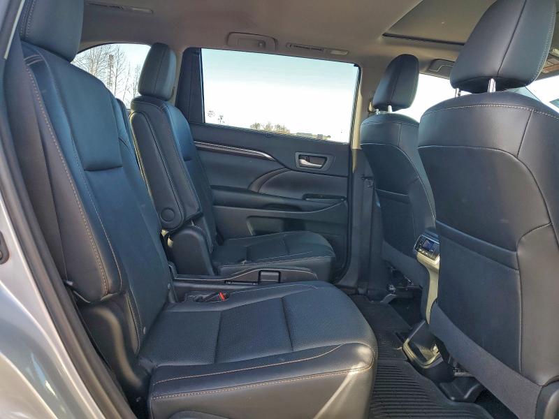 Фото 11 - TOYOTA HIGHLANDER