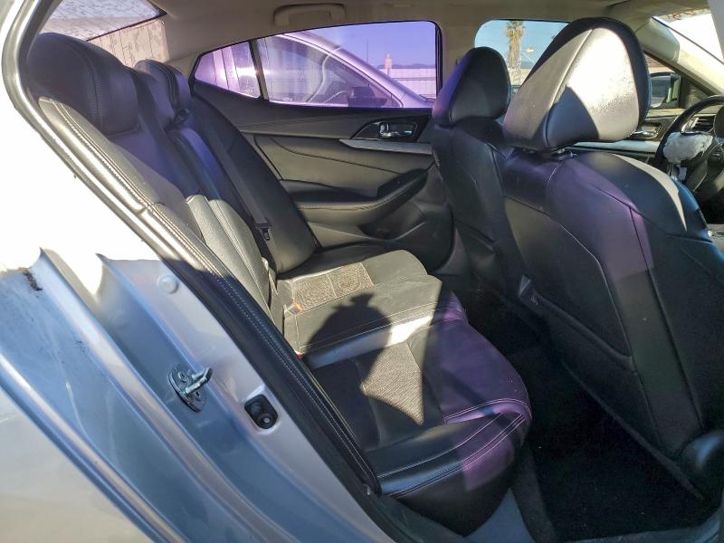 Фото 10 - NISSAN MAXIMA