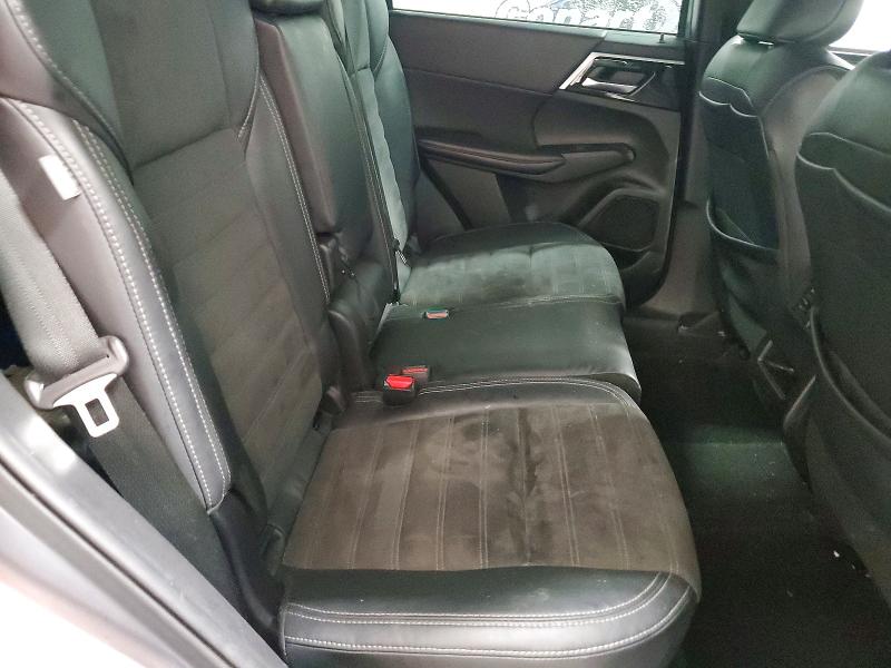 Фото 11 - MITSUBISHI OUTLANDER