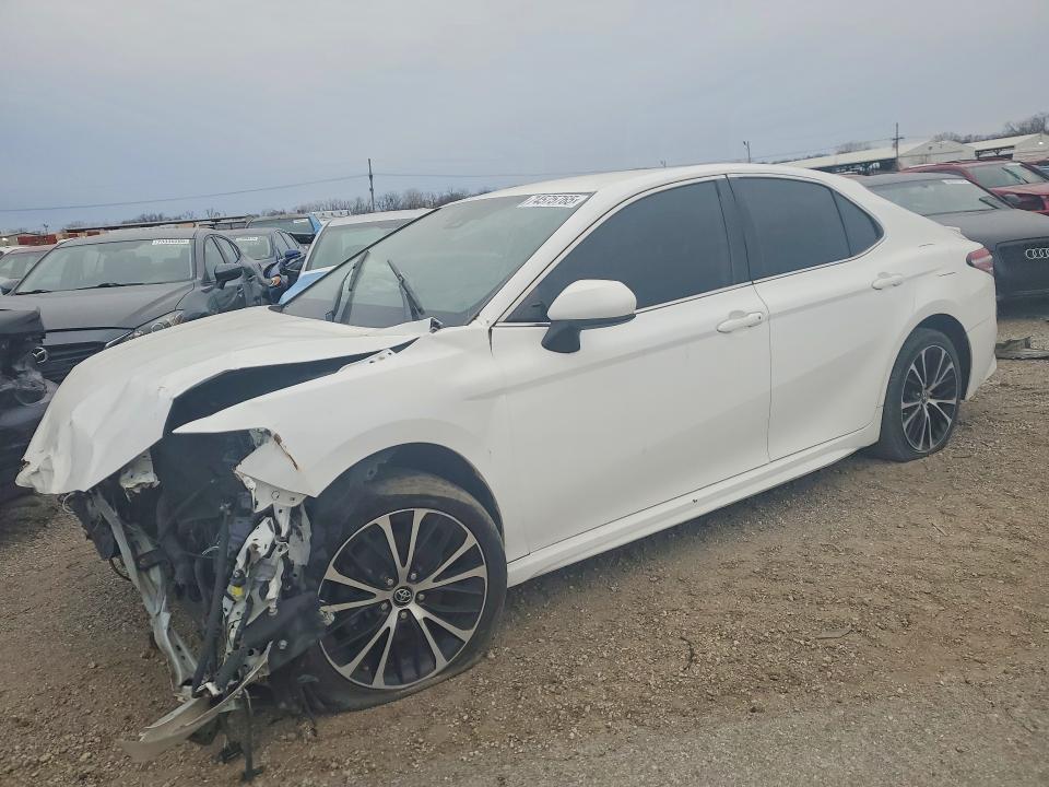 Фото 1 - TOYOTA CAMRY