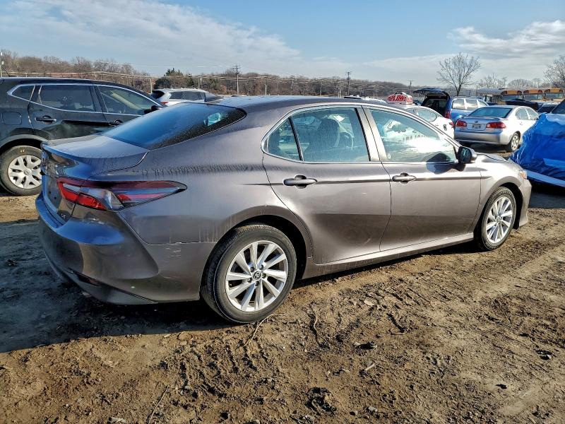 Фото 3 - TOYOTA CAMRY