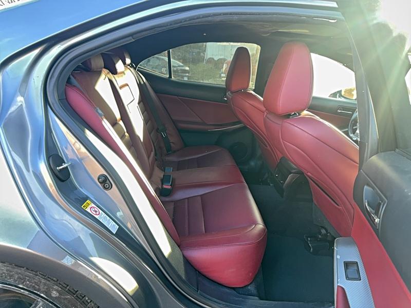 Фото 6 - LEXUS IS