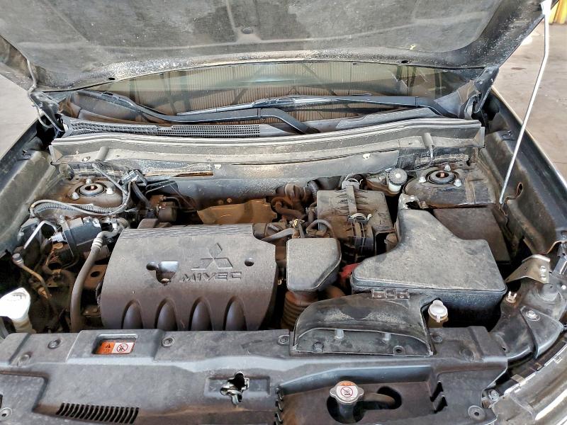 Фото 11 - MITSUBISHI OUTLANDER