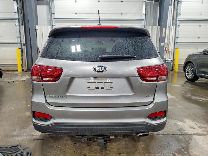 Фото 6 - KIA SORENTO