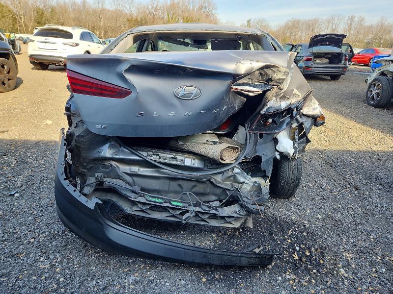 Фото 6 - HYUNDAI ELANTRA