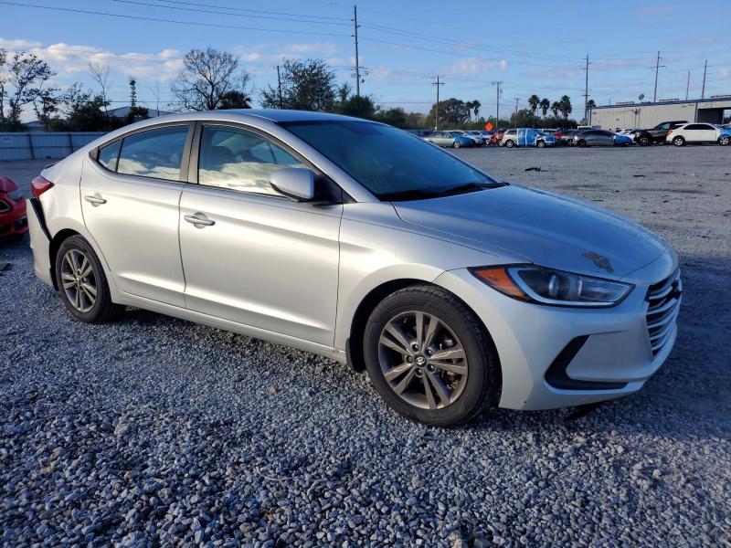 Фото 4 - HYUNDAI ELANTRA