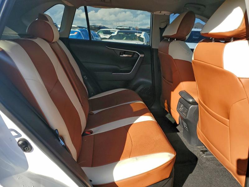 Фото 11 - TOYOTA RAV4