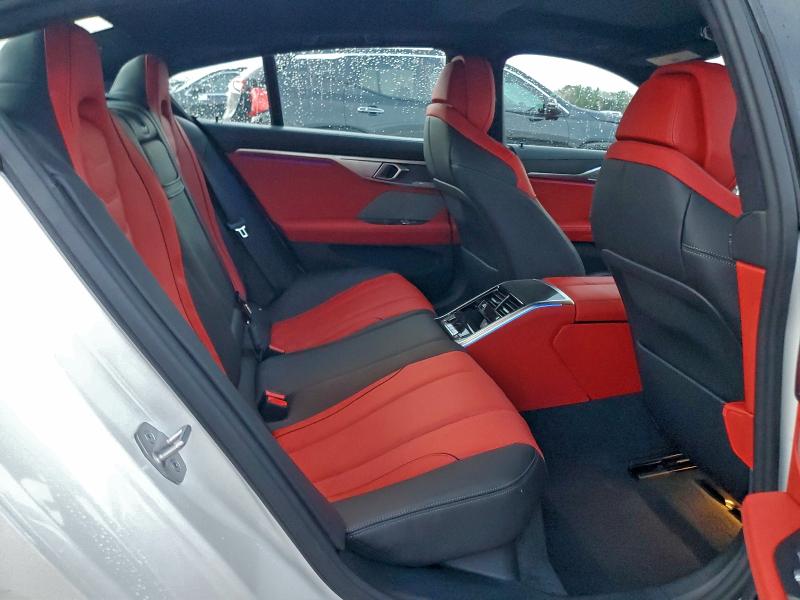 Фото 10 - BMW M8