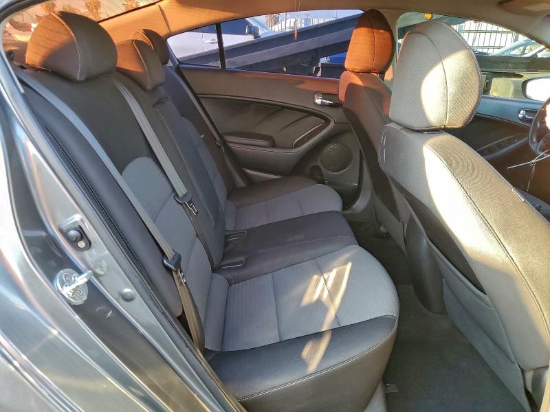 Фото 10 - KIA FORTE