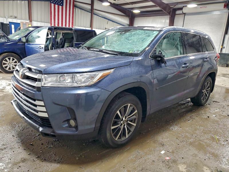 Фото 1 - TOYOTA HIGHLANDER