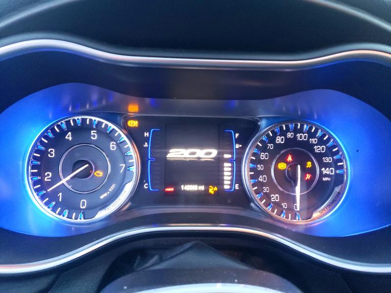 Фото 9 - CHRYSLER 200