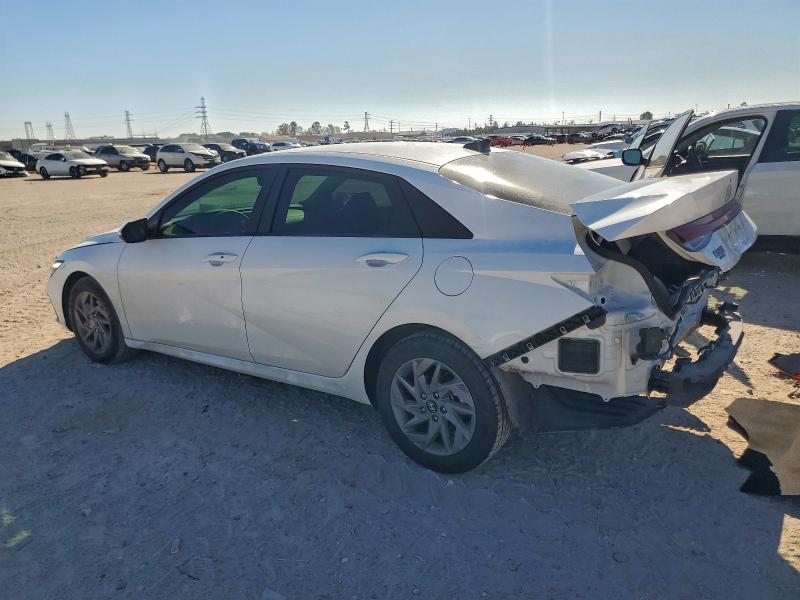 Фото 2 - HYUNDAI ELANTRA