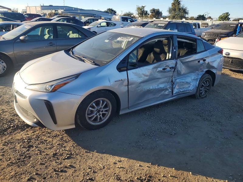 Фото 1 - TOYOTA PRIUS