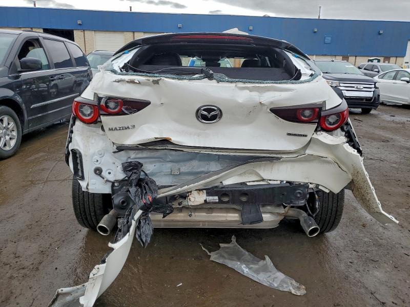 Фото 6 - MAZDA 3