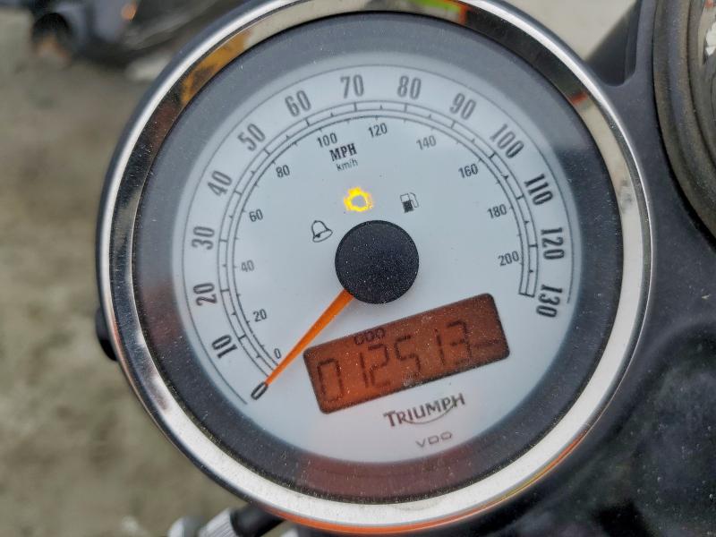 TRIUMPH THRUXTON 2013