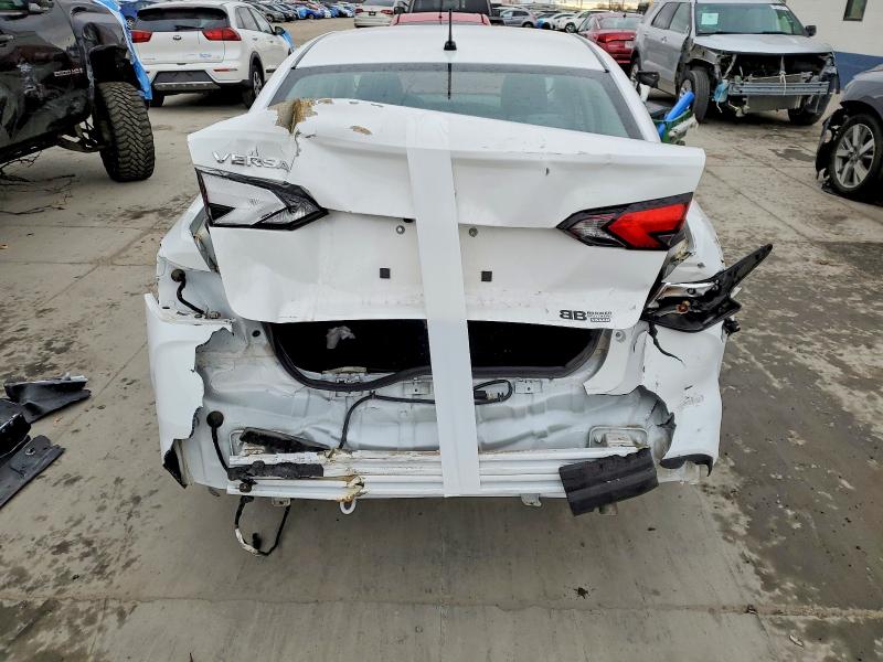 Фото 6 - NISSAN VERSA