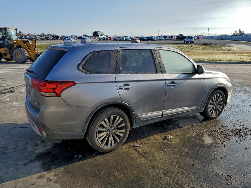 Фото 3 - MITSUBISHI OUTLANDER