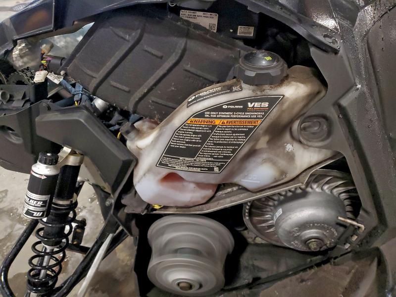 POLARIS SNOWMOBILE 2018