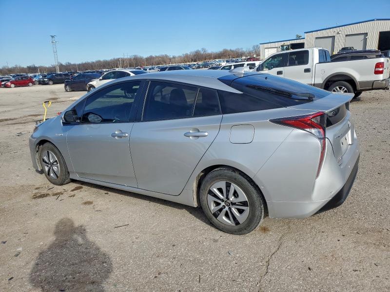 Фото 2 - TOYOTA PRIUS