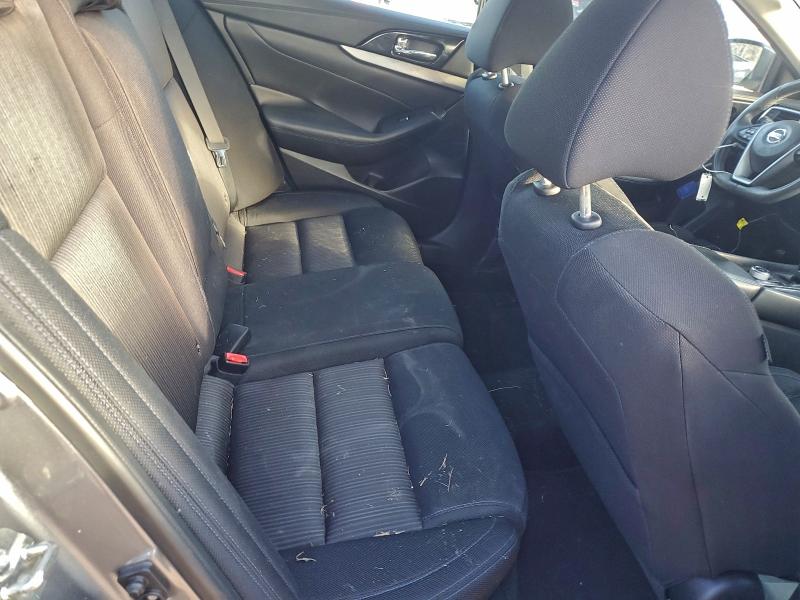 Фото 10 - NISSAN MAXIMA