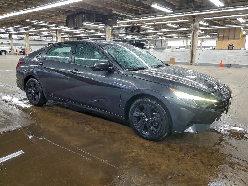 Фото 4 - HYUNDAI ELANTRA