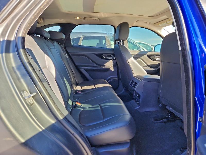 Фото 10 - JAGUAR F-PACE