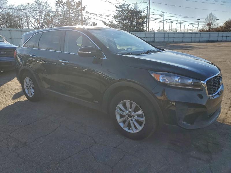 Фото 4 - KIA SORENTO