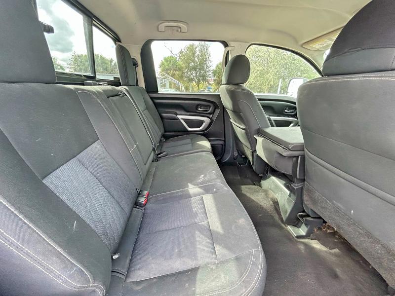 Фото 6 - NISSAN TITAN