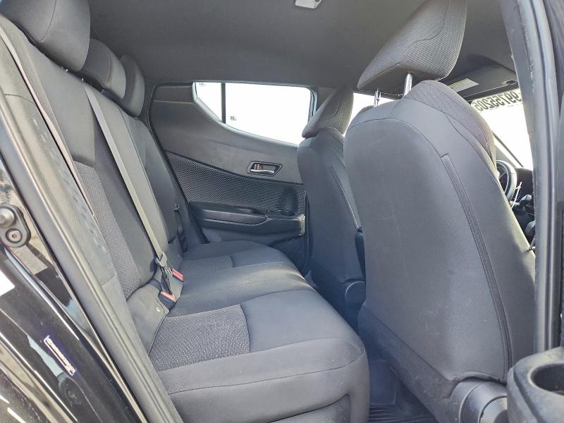 Фото 10 - TOYOTA C-HR