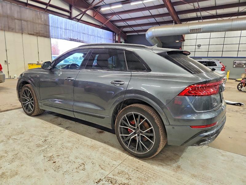 Фото 2 - AUDI Q8