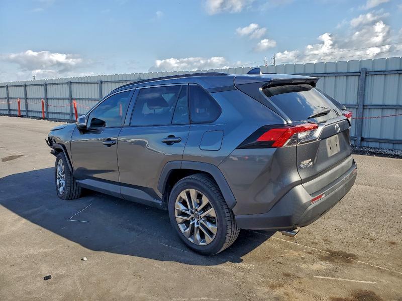 Фото 2 - TOYOTA RAV4