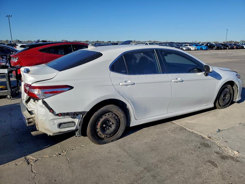 Фото 3 - TOYOTA CAMRY