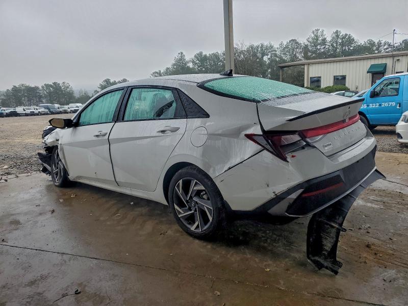 Фото 2 - HYUNDAI ELANTRA