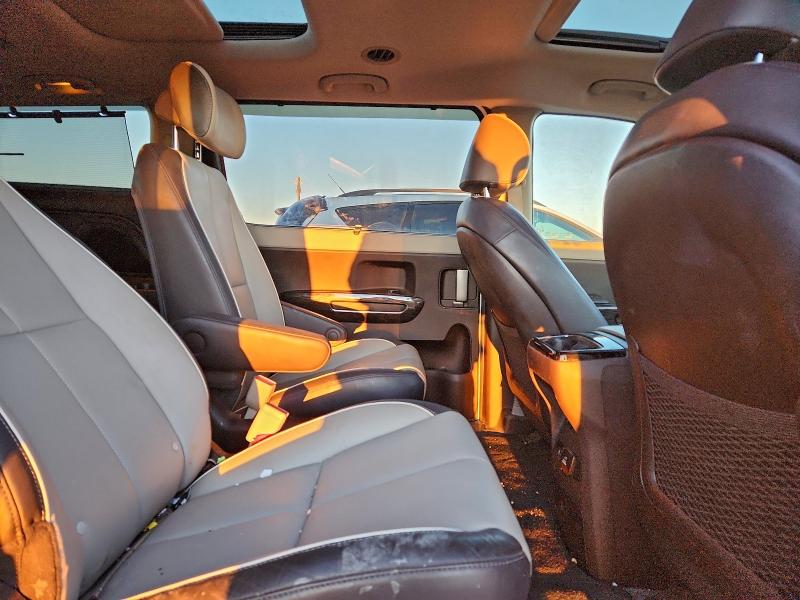 Фото 11 - KIA SEDONA