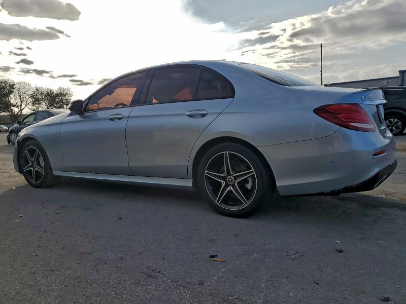 Фото 2 - MERCEDES-BENZ E-CLASS