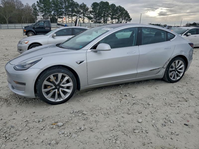 Фото 1 - TESLA MODEL 3