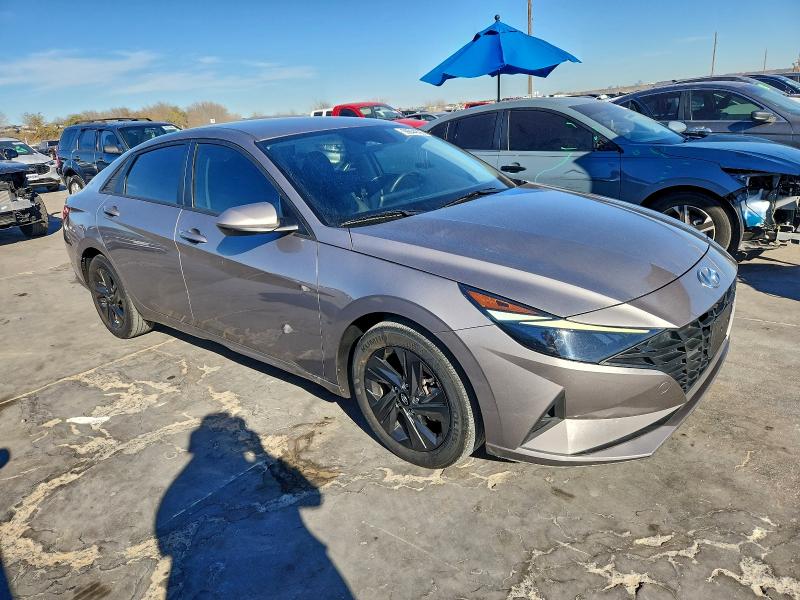 Фото 4 - HYUNDAI ELANTRA