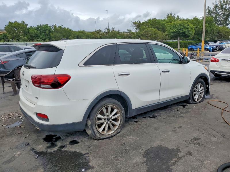 Фото 3 - KIA SORENTO