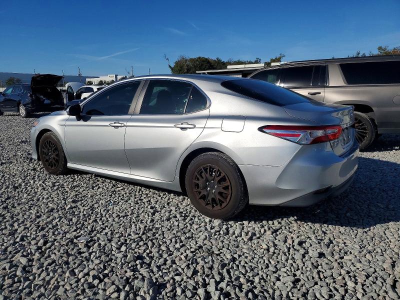 Фото 2 - TOYOTA CAMRY