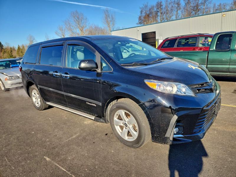 Фото 4 - TOYOTA SIENNA