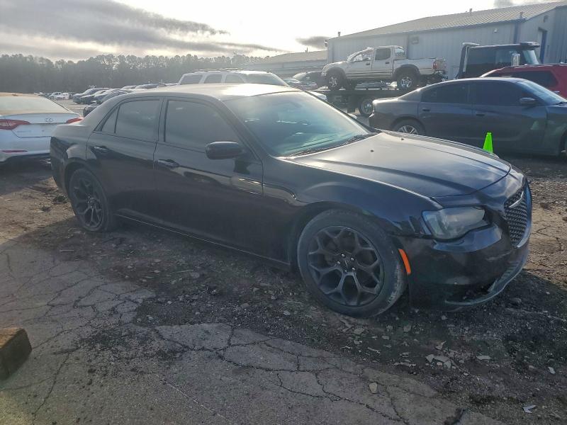 Фото 4 - CHRYSLER 300