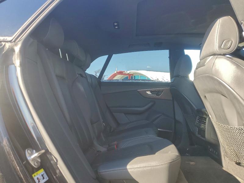 Фото 11 - AUDI Q8