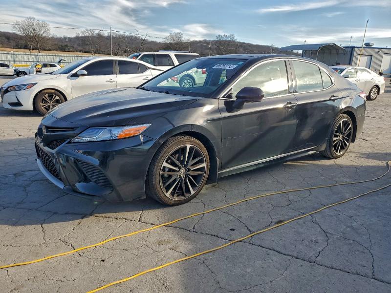 Фото 1 - TOYOTA CAMRY