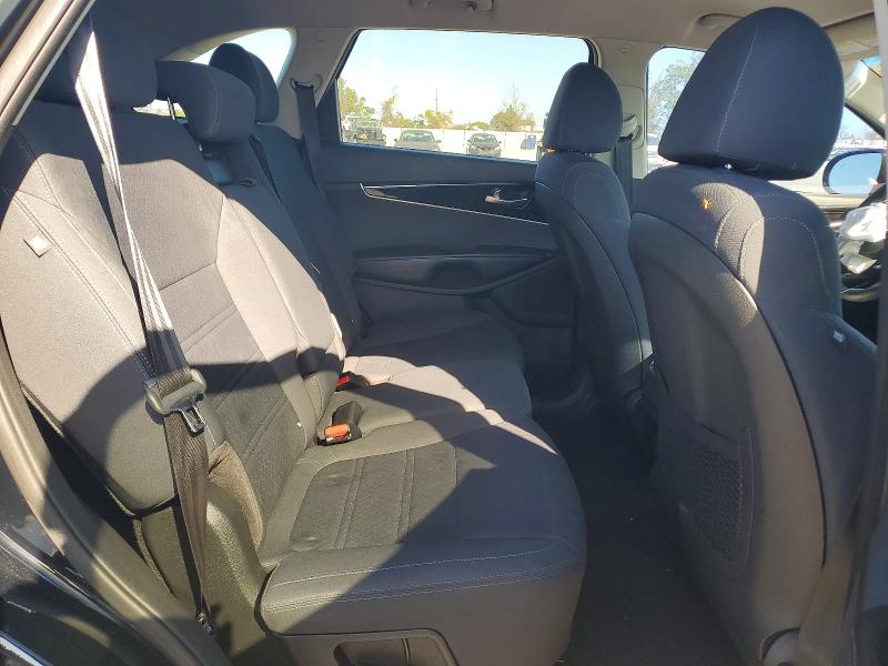 Фото 11 - KIA SORENTO