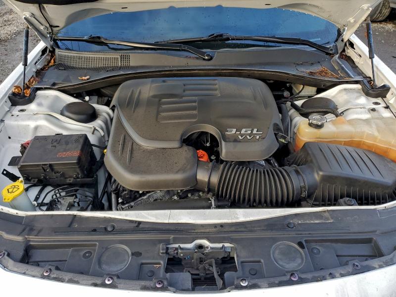 Фото 11 - CHRYSLER 300